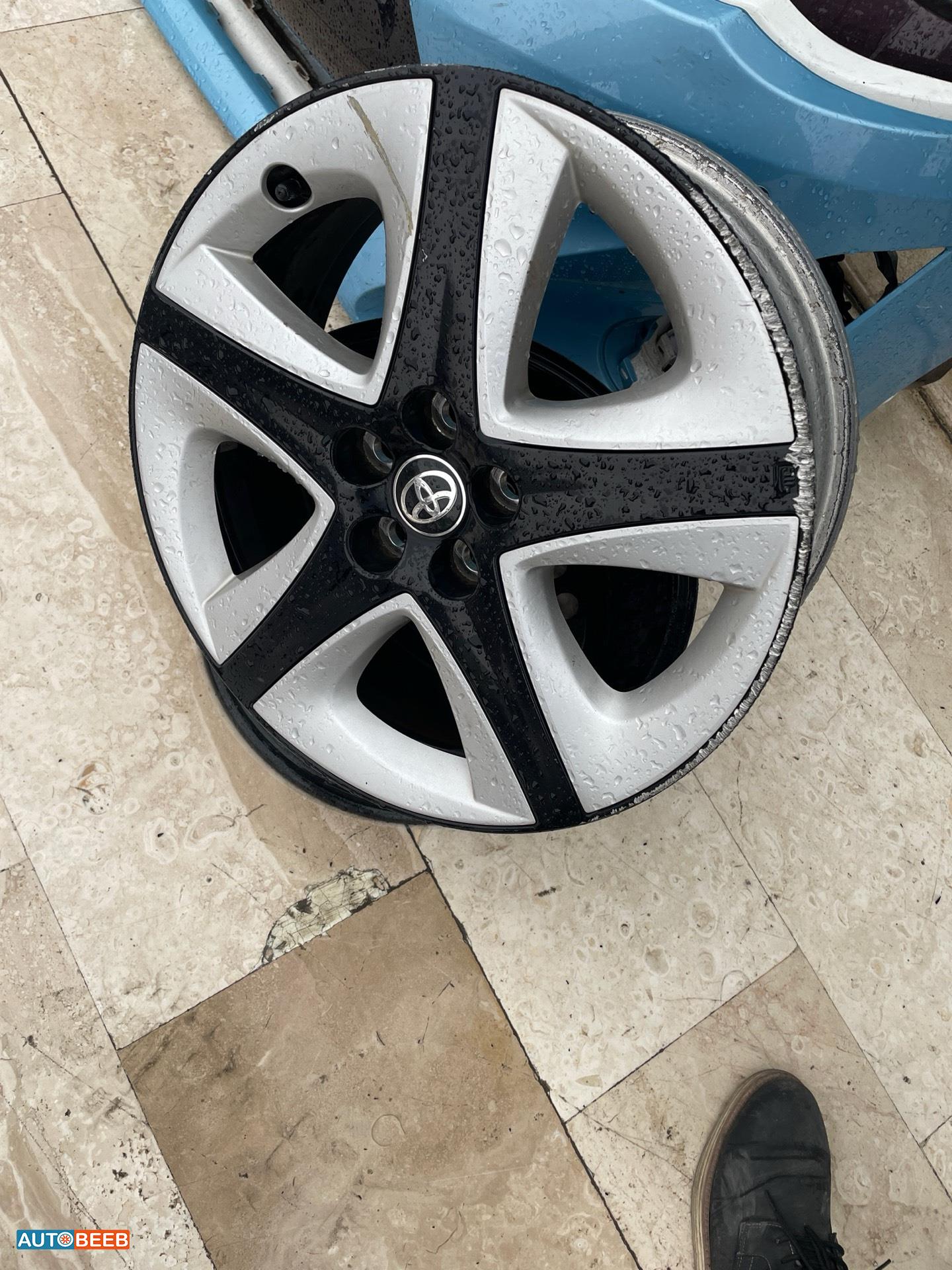 طقم جنطات تويوتا بريوس 5 براغي 17