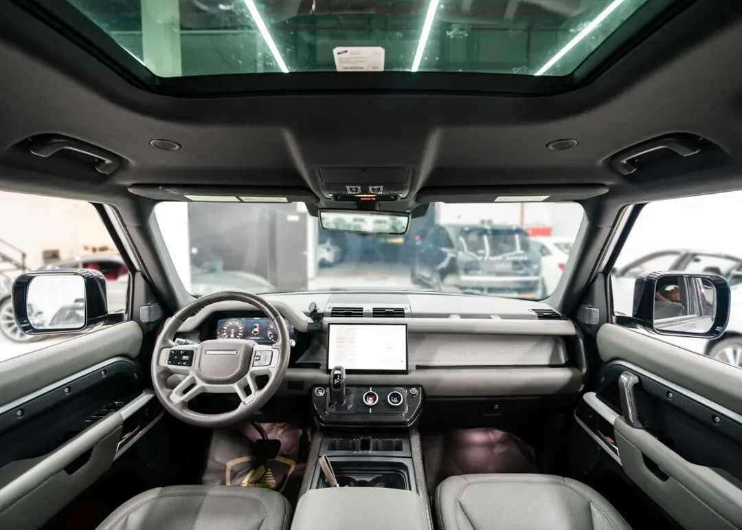 Land Rover Defender 2022