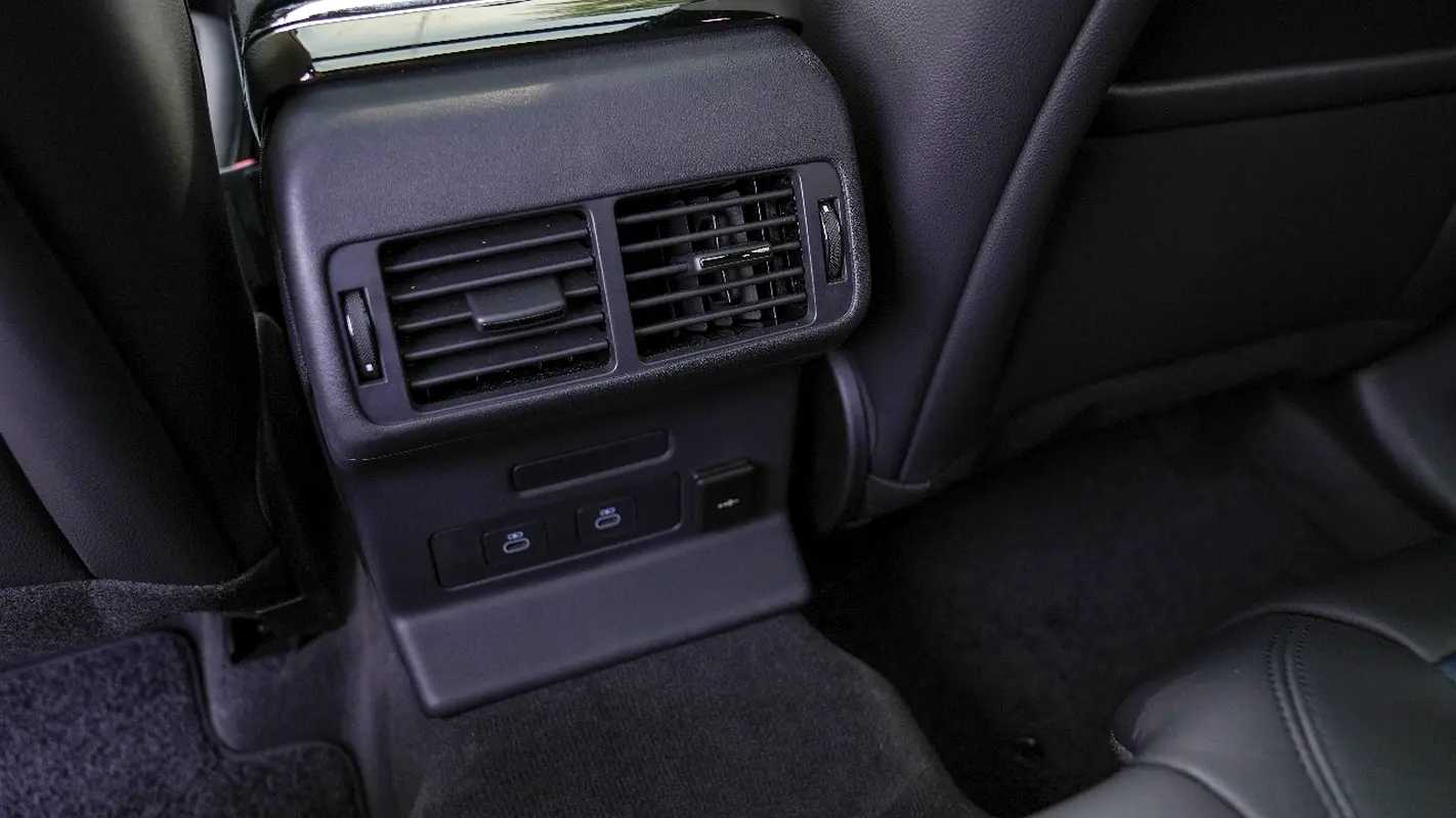 Land Rover Range Rover Velar 2026