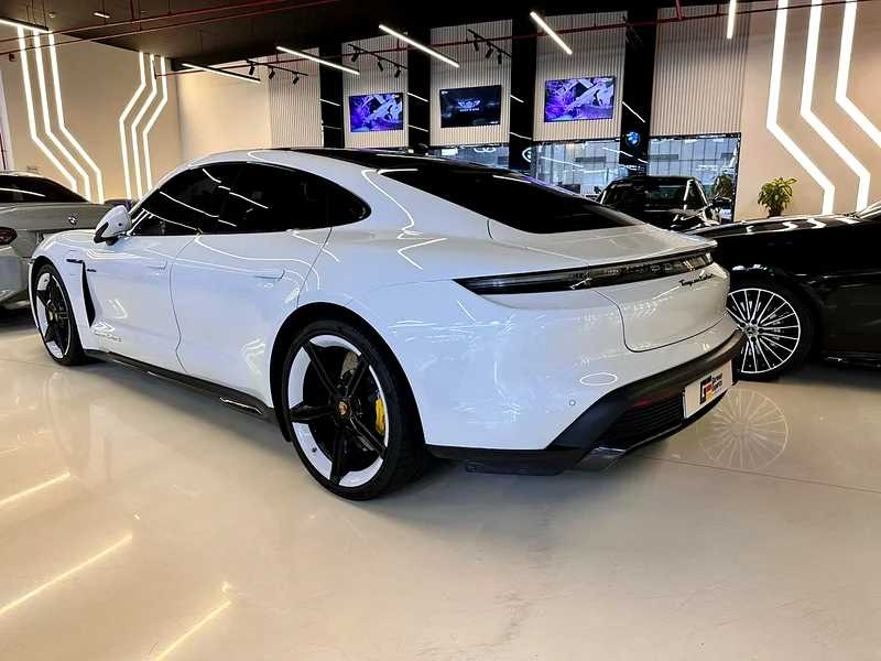 Porsche Taycan 2021