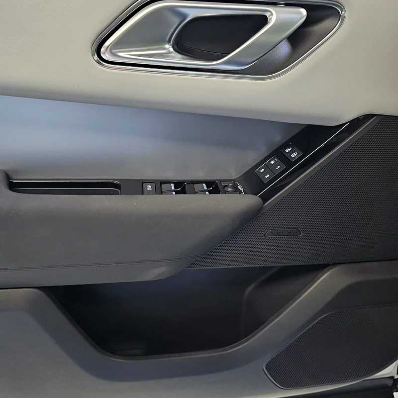 Land Rover Range Rover Velar 2025