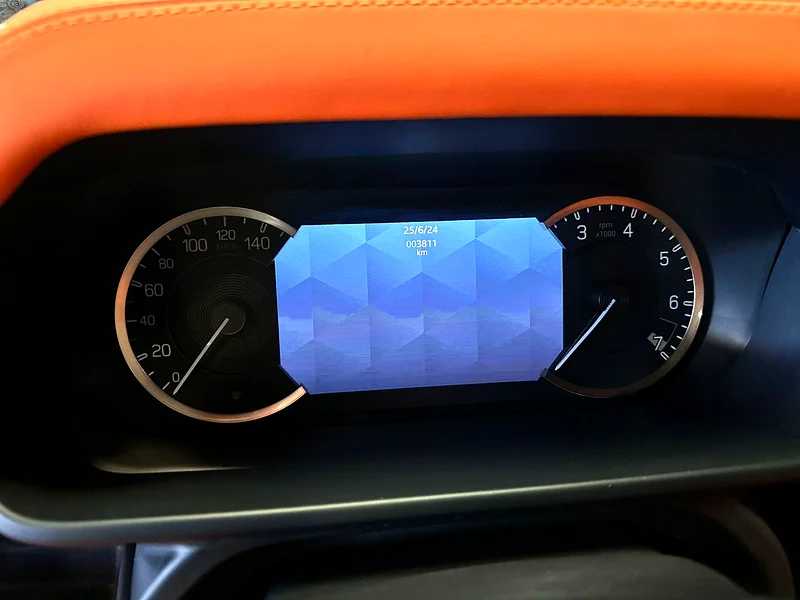 Land Rover Defender 2023