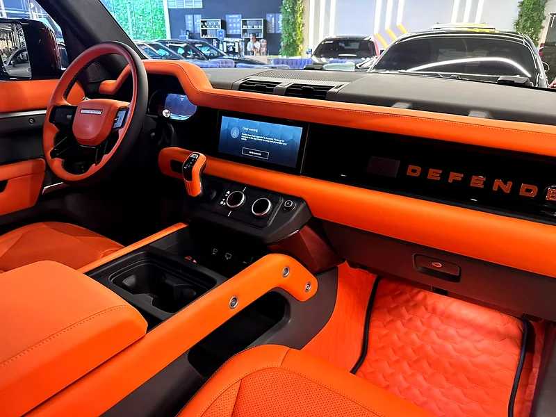 Land Rover Defender 2023