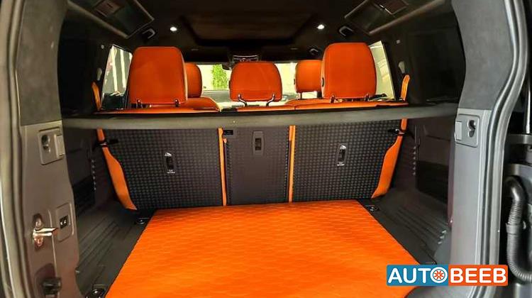 Land Rover Defender 2023