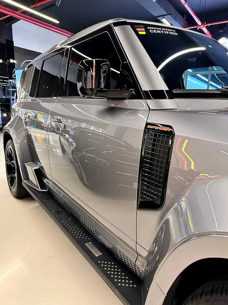 Land Rover Defender 2023