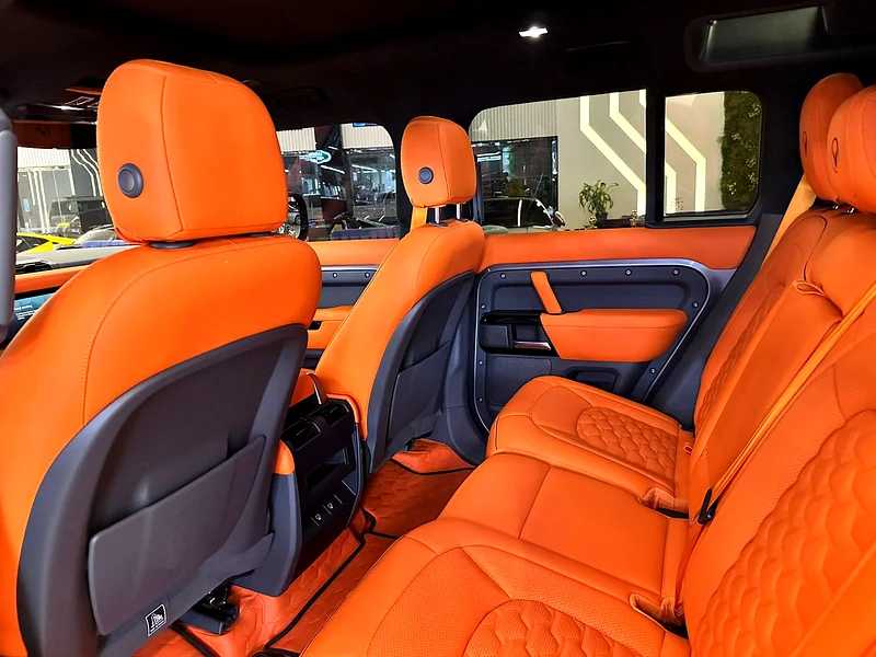 Land Rover Defender 2023