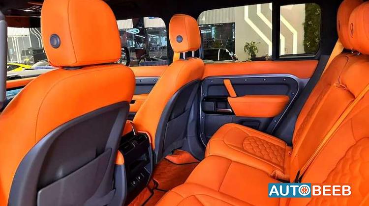 Land Rover Defender 2023