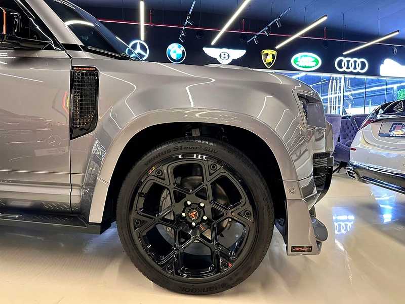 Land Rover Defender 2023