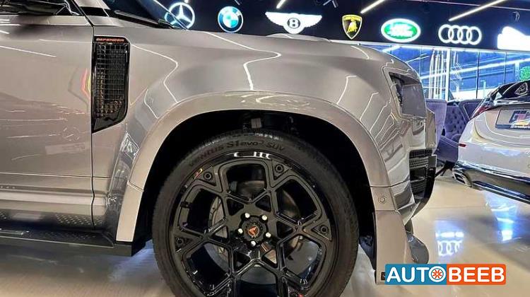 Land Rover Defender 2023
