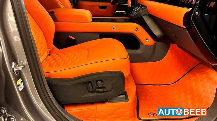 Land Rover Defender 2023