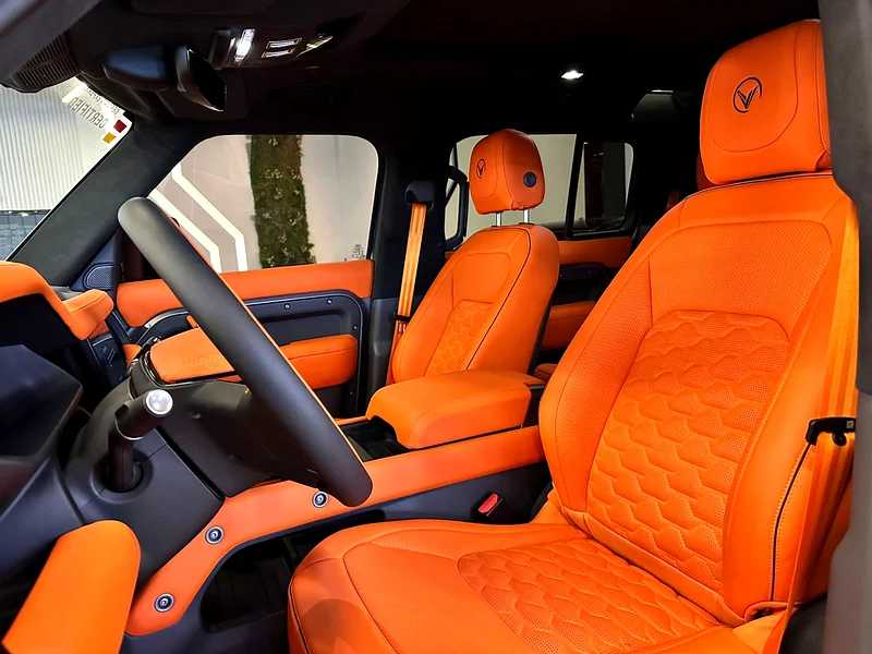 Land Rover Defender 2023