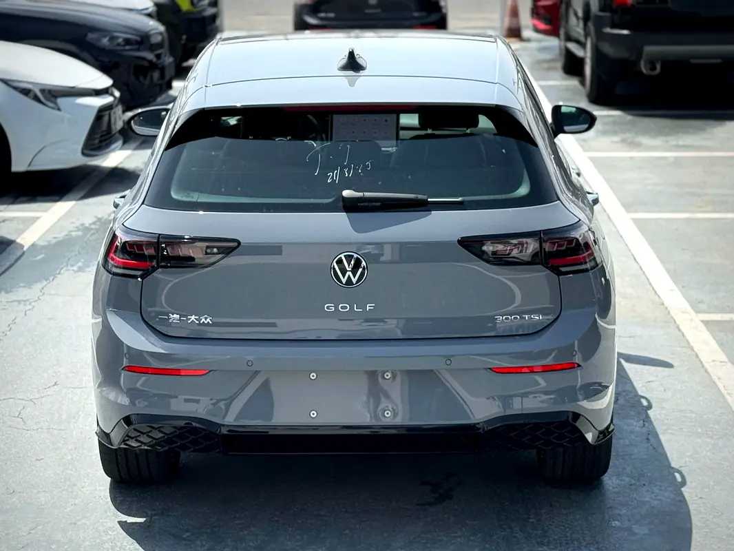 Volkswagen Golf 2025