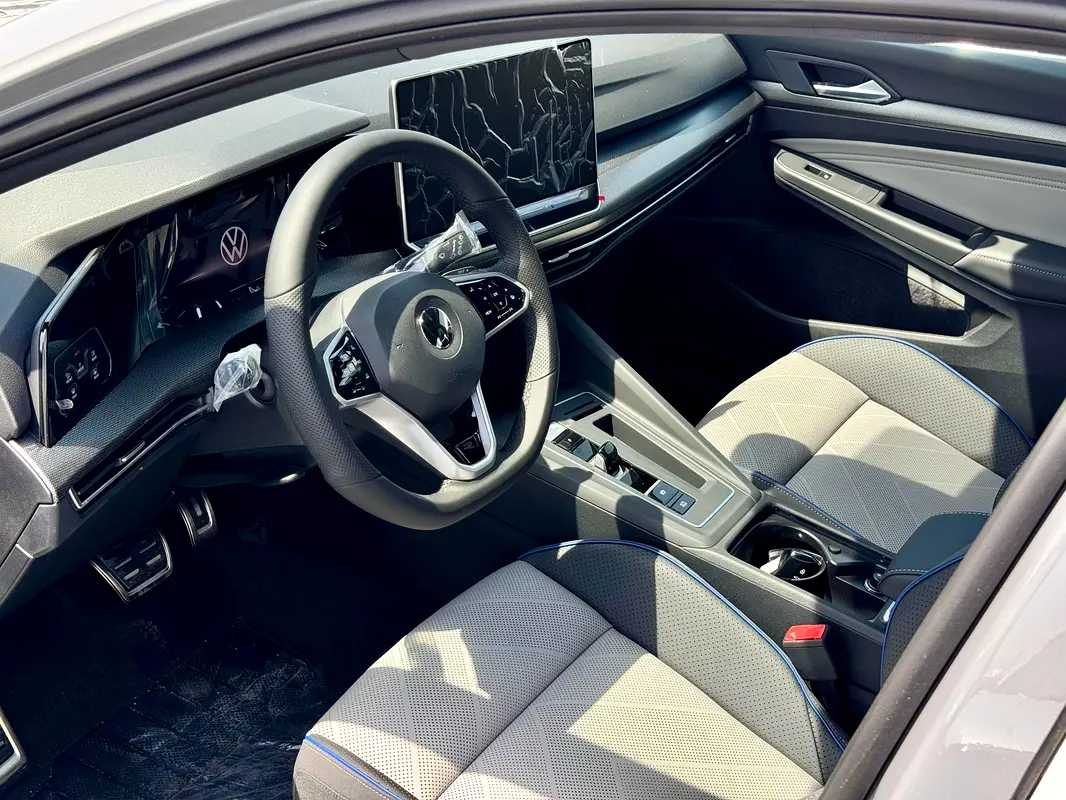 Volkswagen Golf 2025