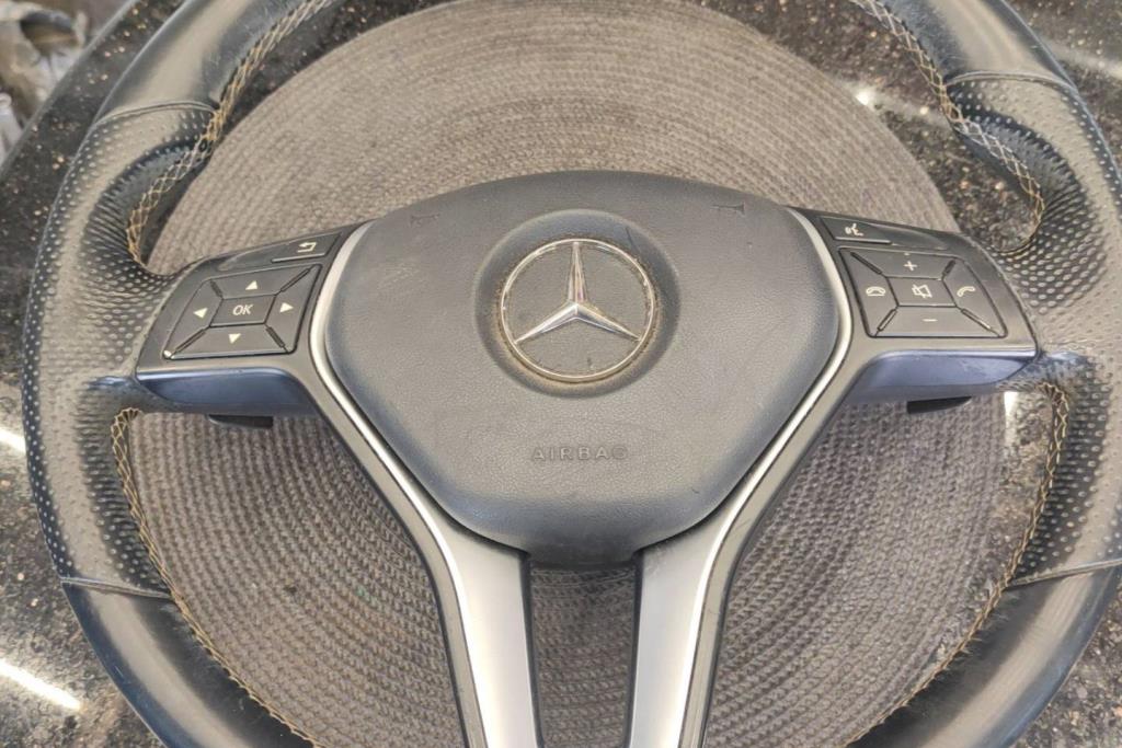 Cabin  Steering Wheel Mercedes Benz E200