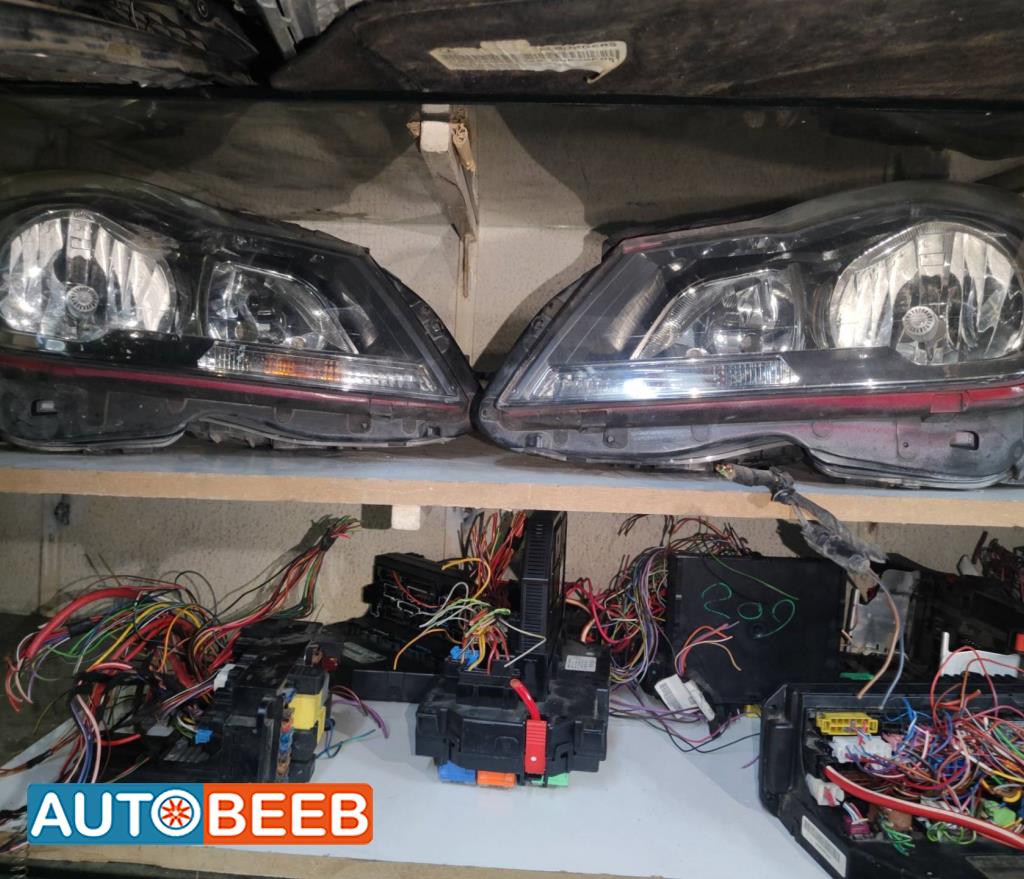 ضوء امامي يمين شمال مرسيدس C200 2011 2012