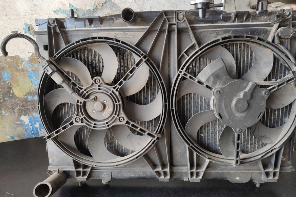 روديتر ماء هيونداي افانتي xd 2001 2002 2003 2004 2005