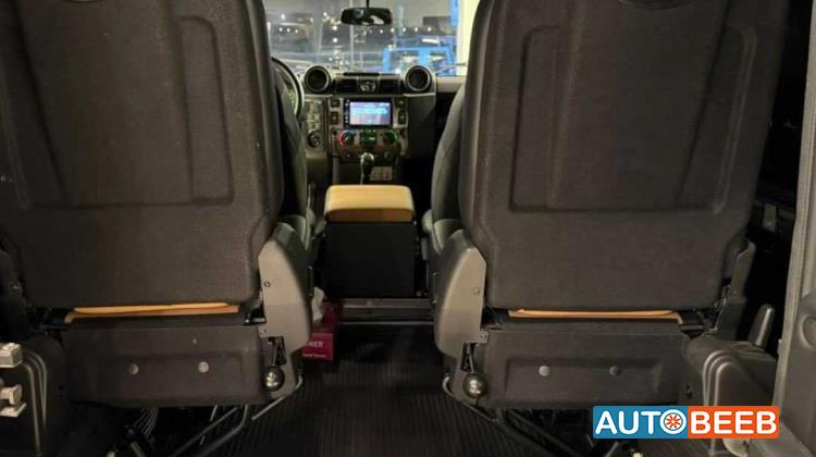 Land Rover Defender 2016