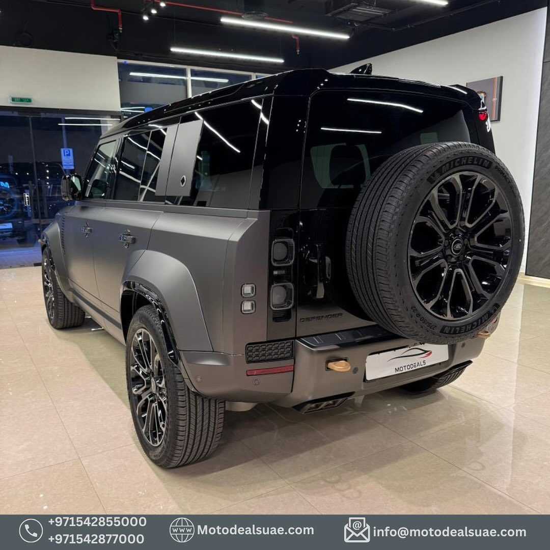 Land Rover Defender 2025