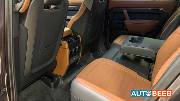 Land Rover Defender 2025