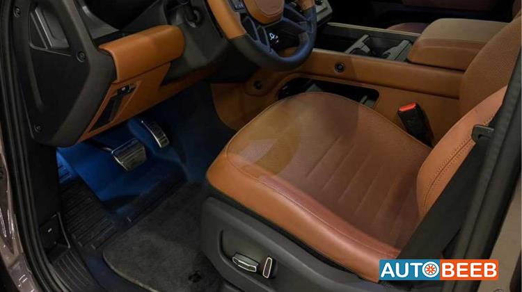 Land Rover Defender 2025