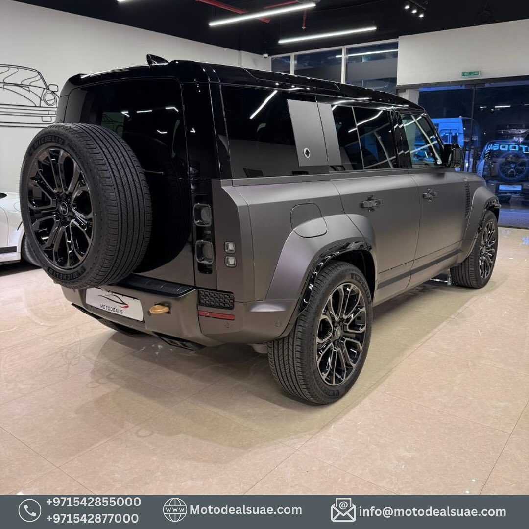 Land Rover Defender 2025