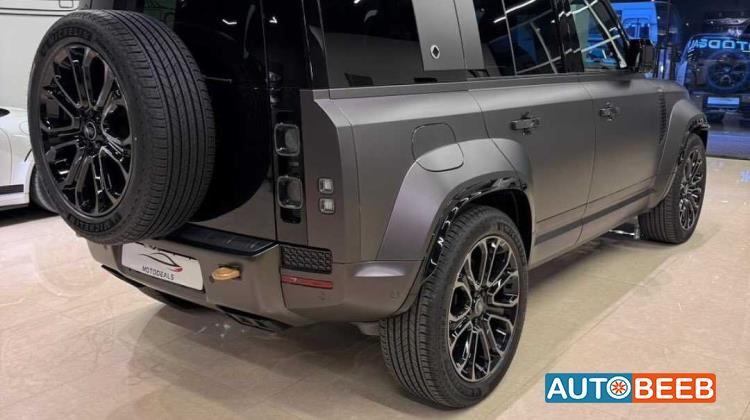 Land Rover Defender 2025