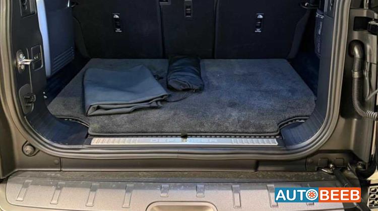 Land Rover Defender 2025