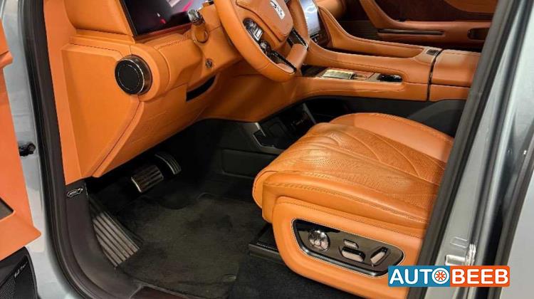 BYD Yangwang U8 2025