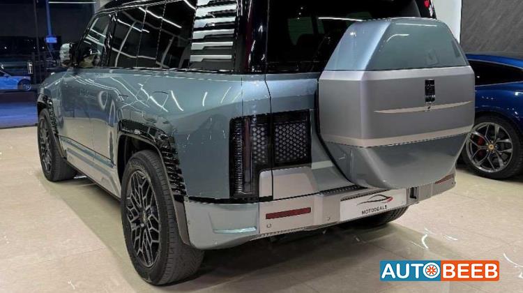 BYD Yangwang U8 2025