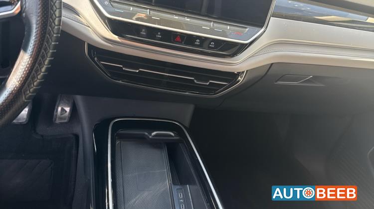 Volkswagen ID.6 2023