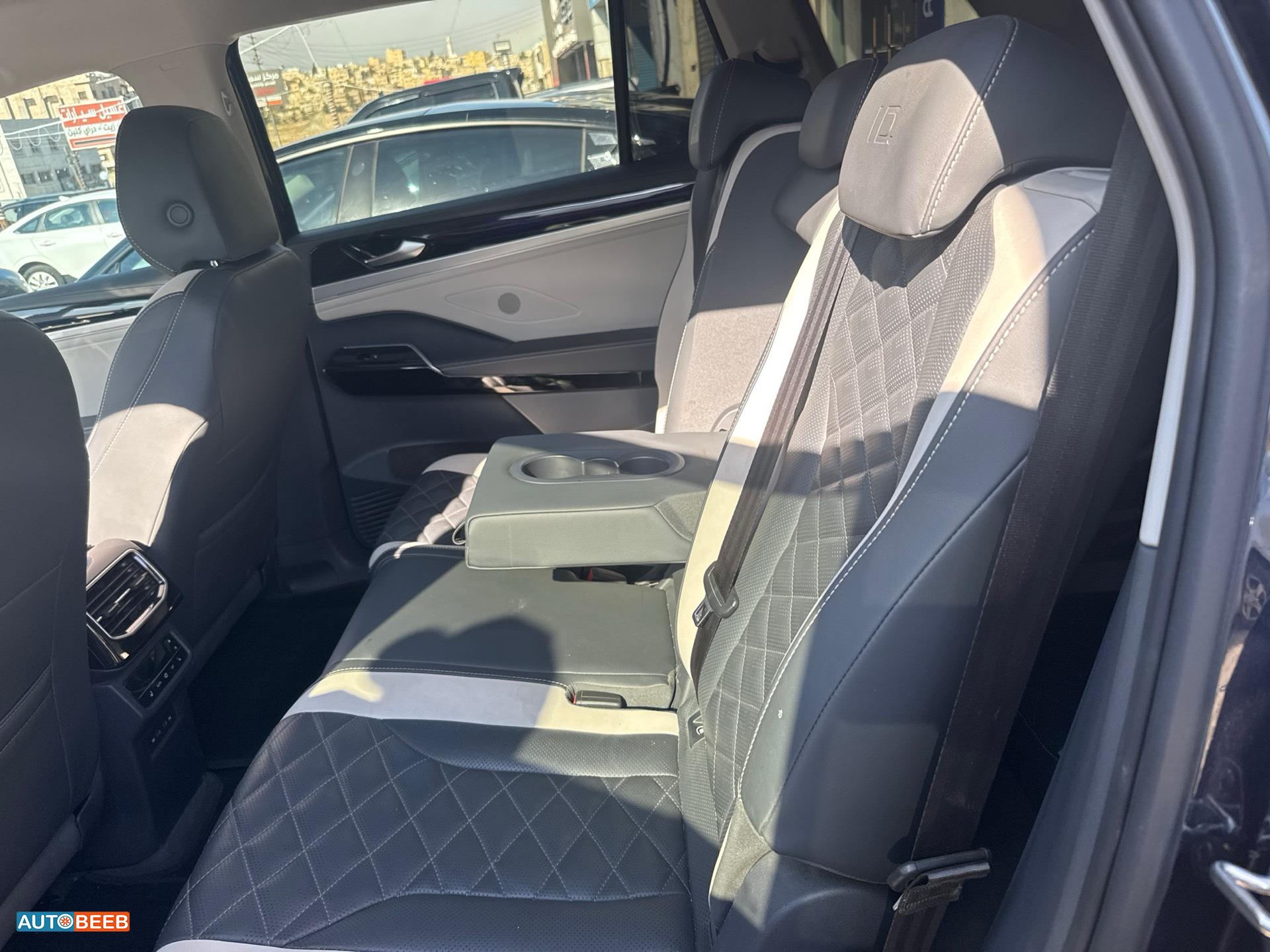 Volkswagen ID.6 2023