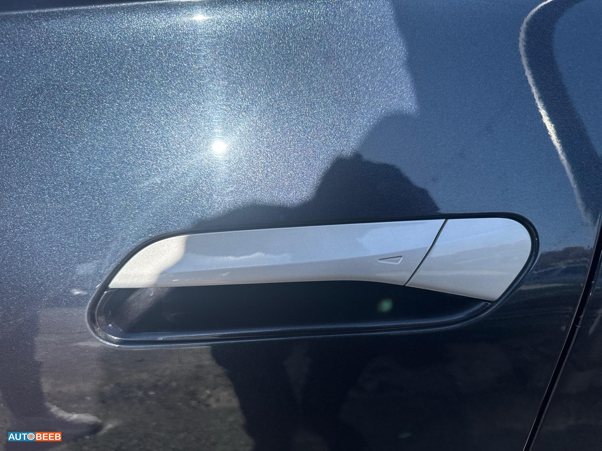 Volkswagen ID.6 2023