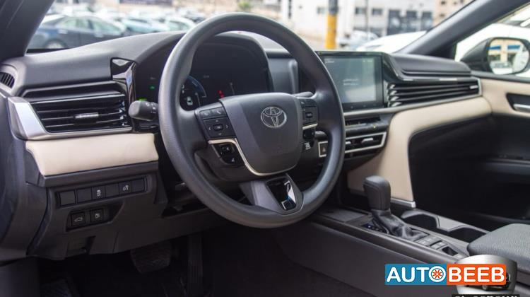 Toyota Camry 2025