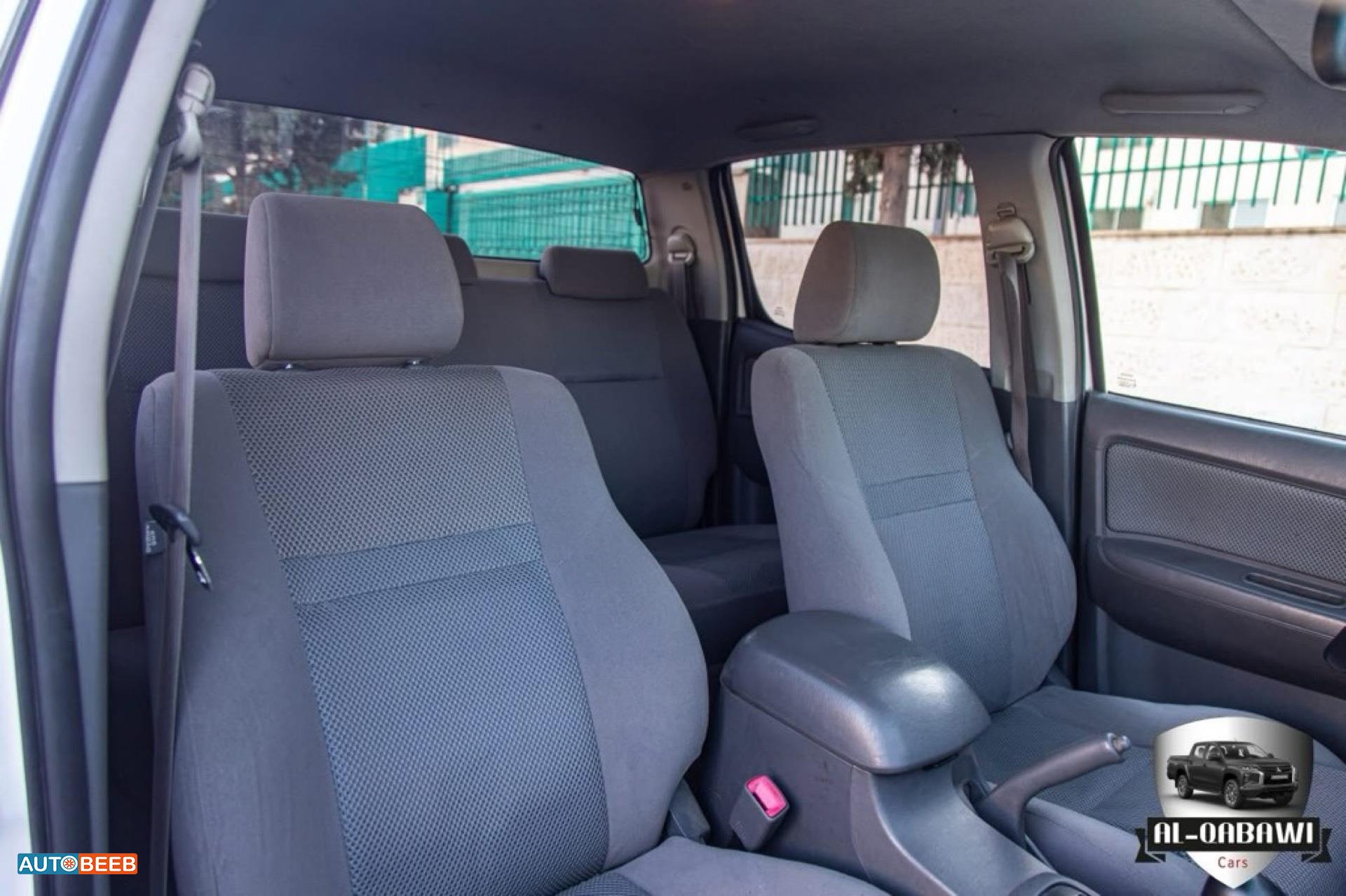 تويوتا هيلوكس 2012