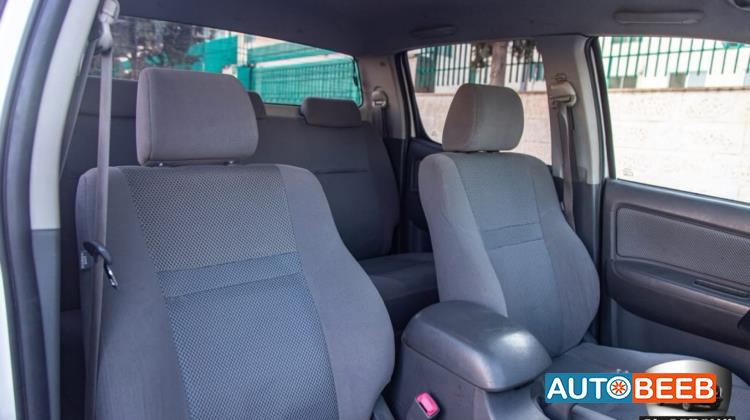 تويوتا هيلوكس 2012