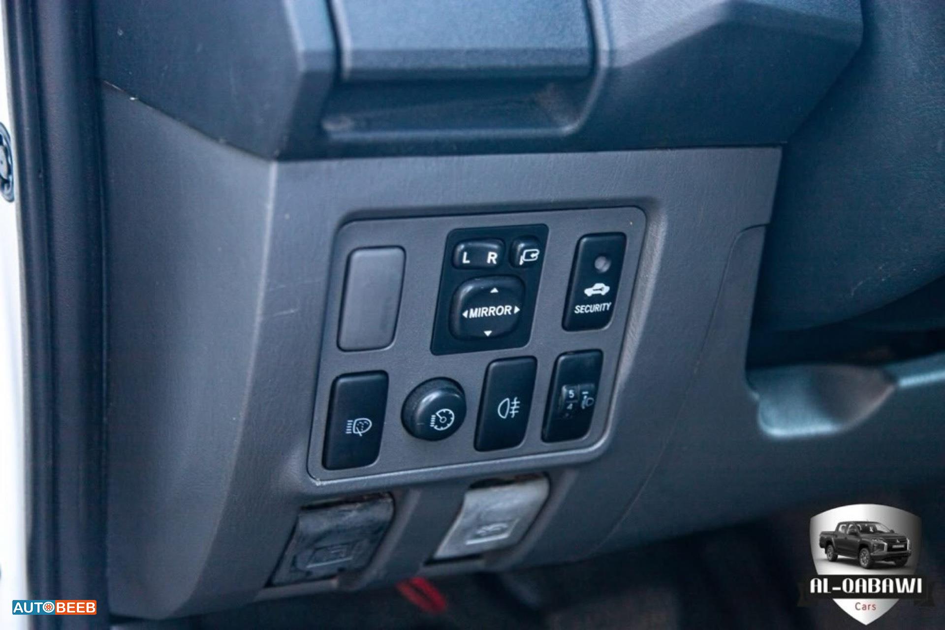 تويوتا هيلوكس 2012