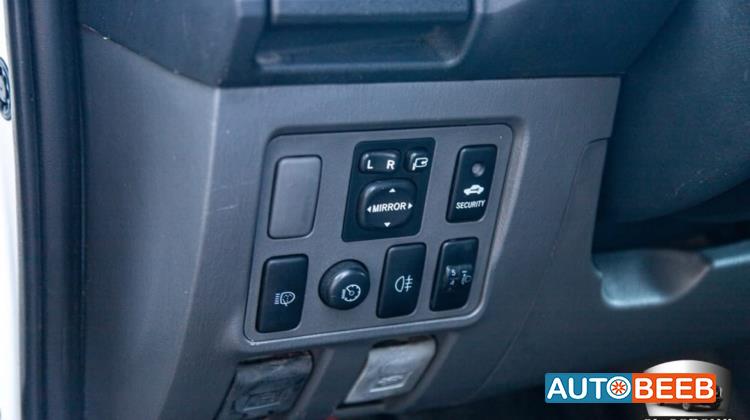 تويوتا هيلوكس 2012