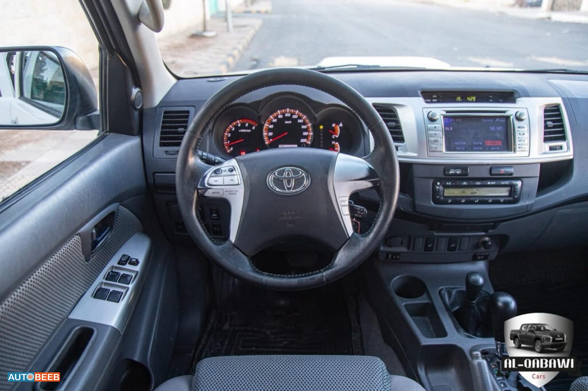 تويوتا هيلوكس 2012