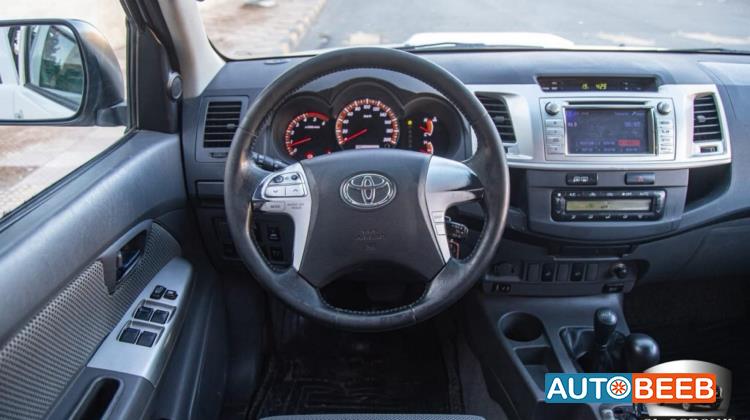 تويوتا هيلوكس 2012