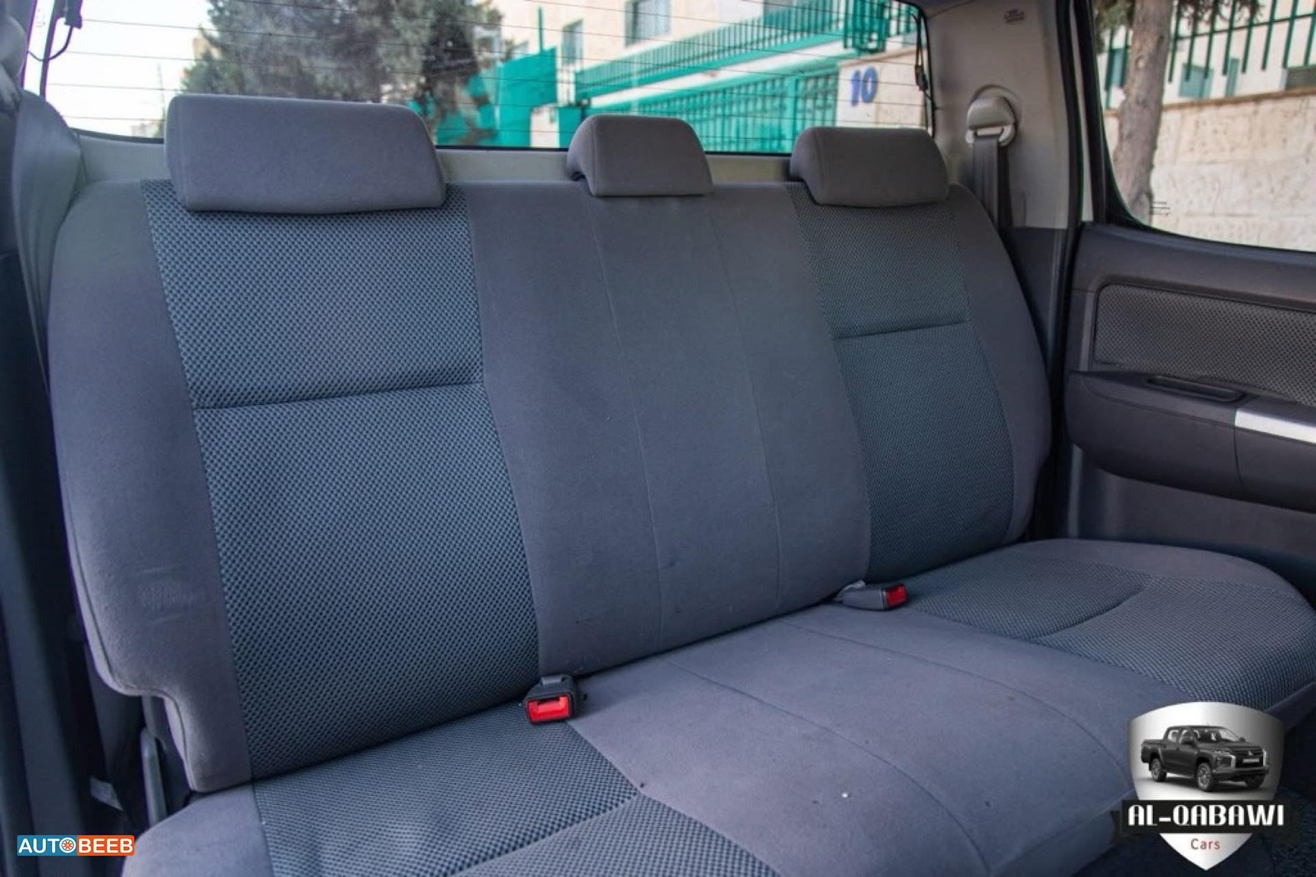 تويوتا هيلوكس 2012