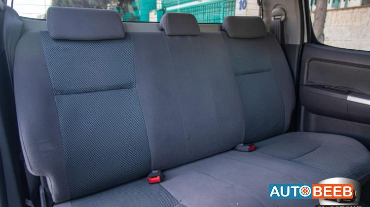 تويوتا هيلوكس 2012