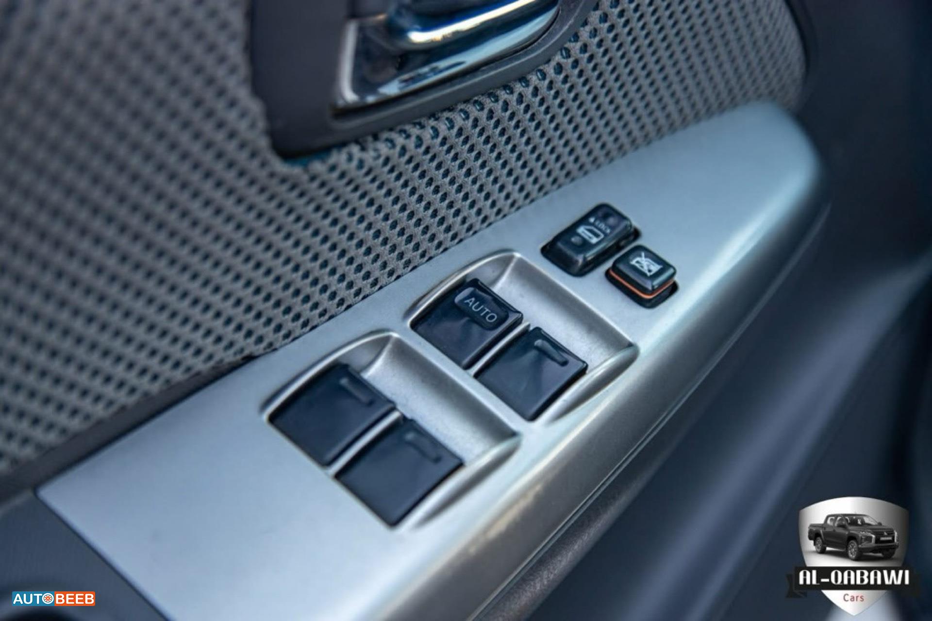 تويوتا هيلوكس 2012