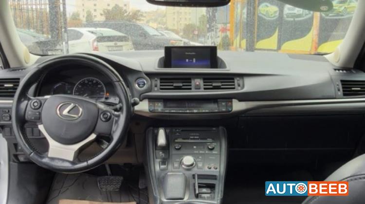 Lexus CT200 2015