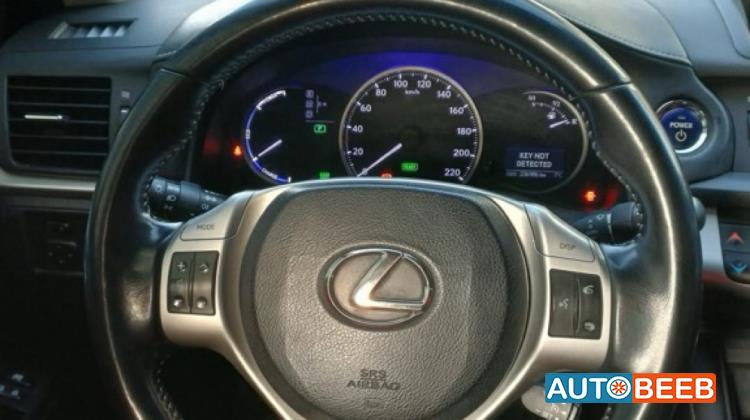 Lexus CT200 2012