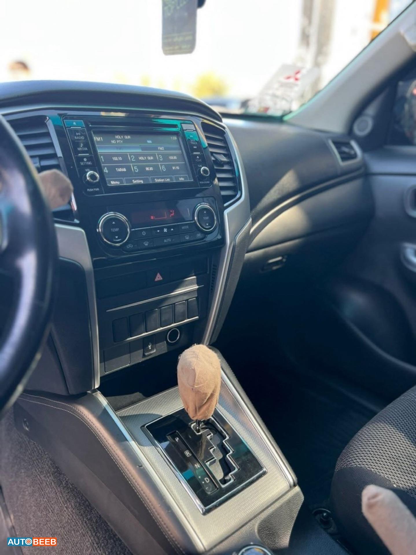 Mitsubishi L200 2022