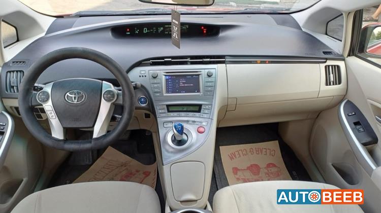 تويوتا بريوس 2013