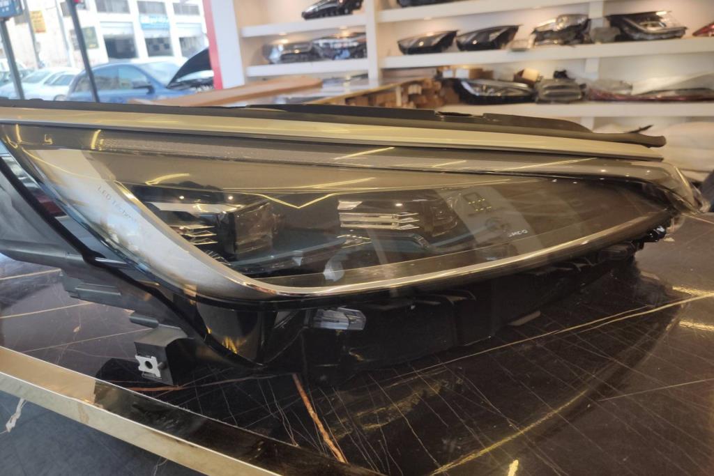 ضوء امامي يمين شمال بي واي دي يوان 2022 2023 2024