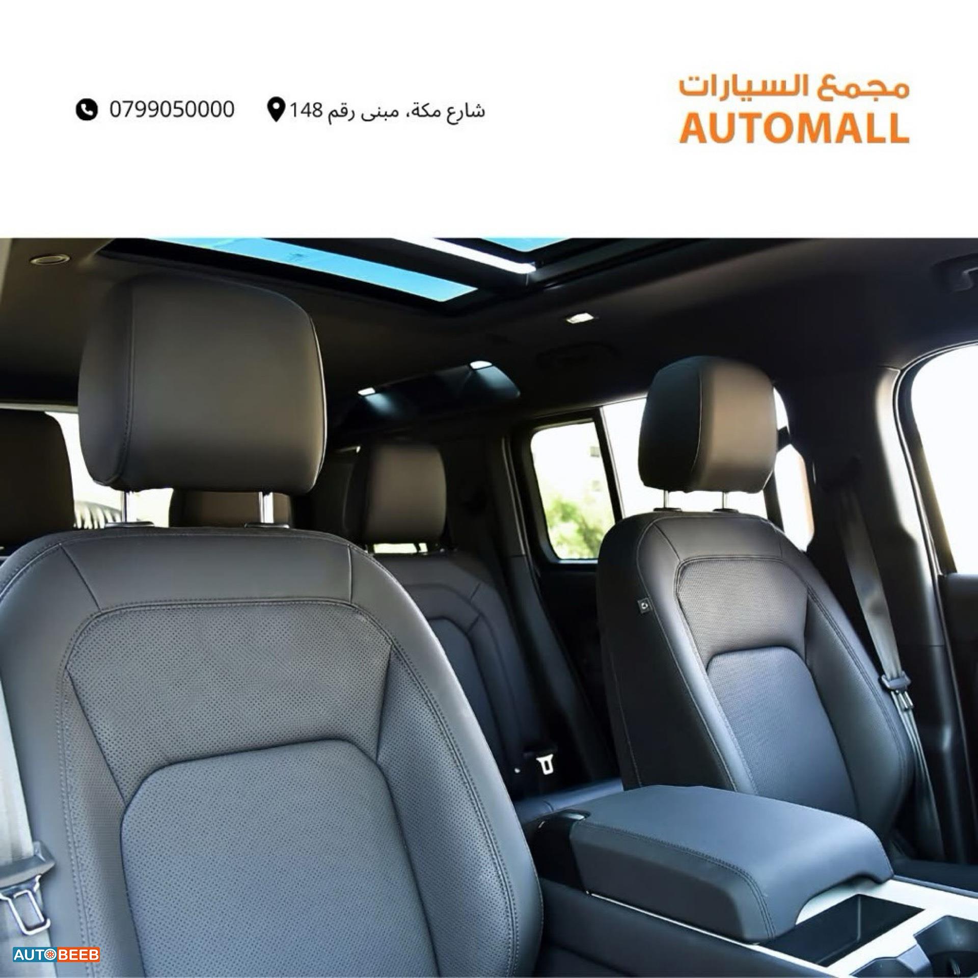 Land Rover Defender 2025