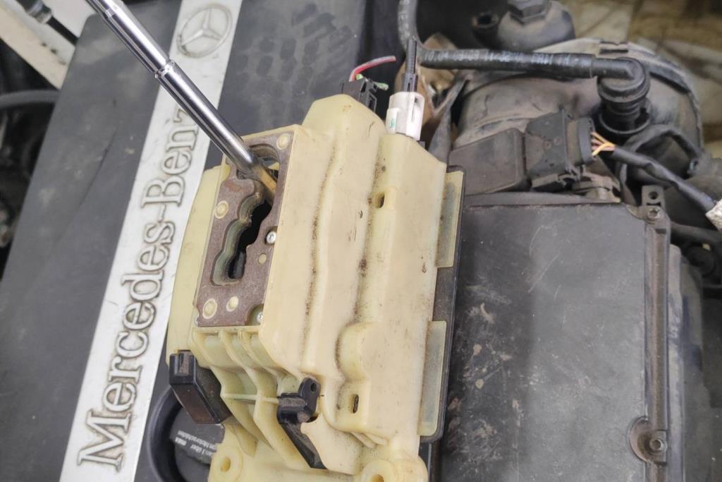  Mechanics  Mercedes Benz E200