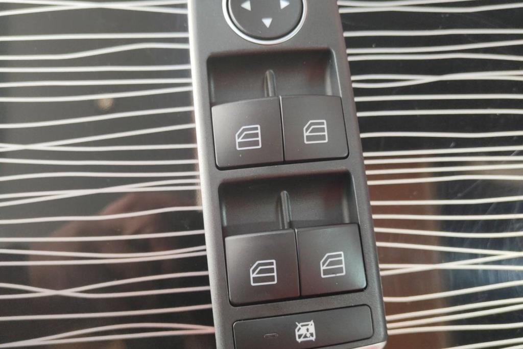 Cabin  Control buttons Mercedes Benz C200